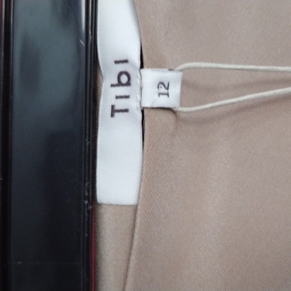 Tibi **NWT** silk 4 ply bias cut skirt in latte color. Size 12. - Picture 7 of 15
